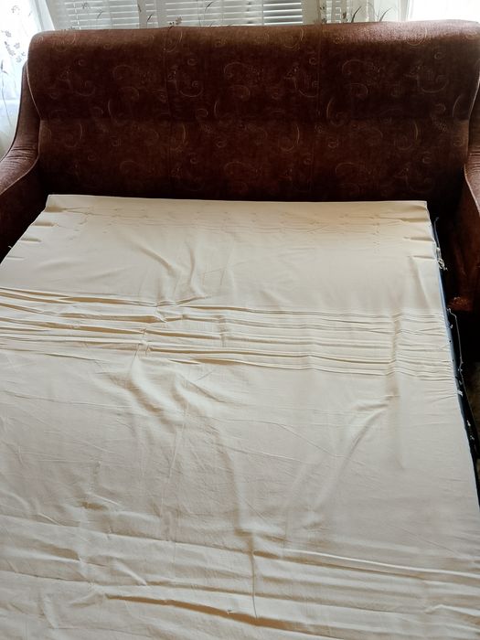 Разтегателен диван