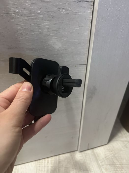 Поставка за телефон за кола