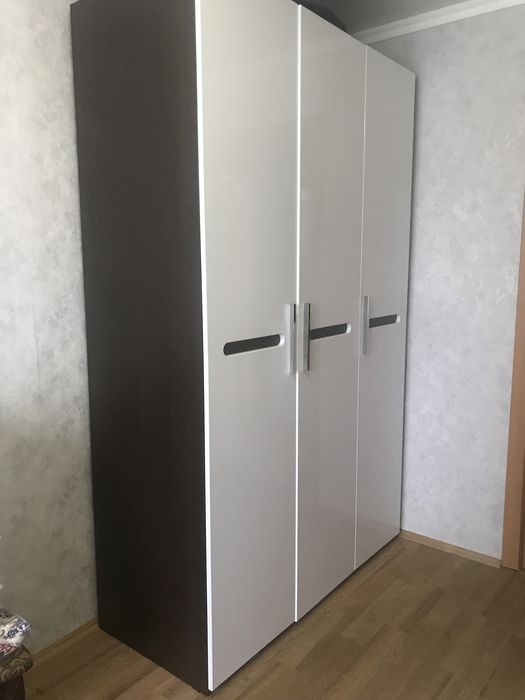 Шкаф для одежды трех дверный