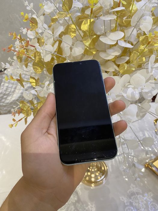 Iphone 11 64         .