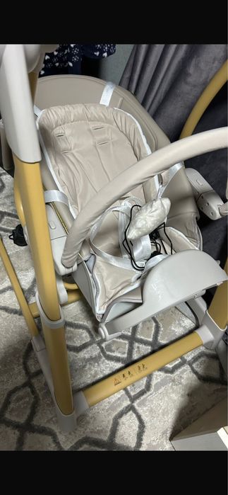 Продам шезлонг+столик для кормления