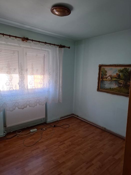 Apartament de vanzare ..