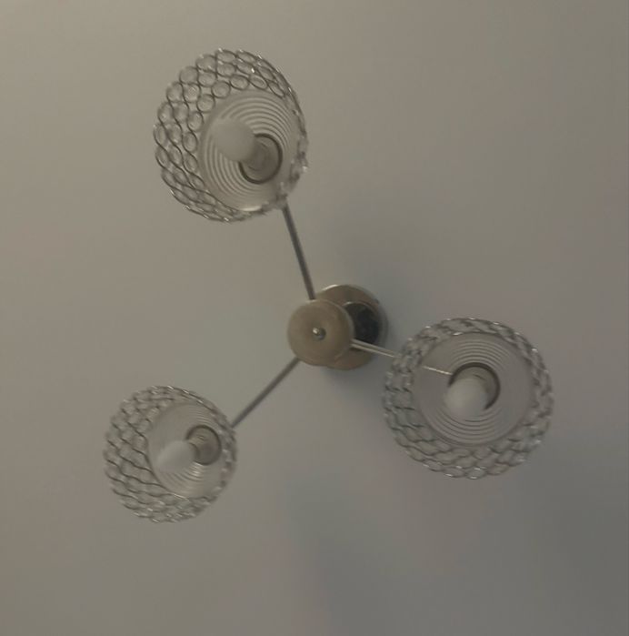 Продам люстры в отличном состоянии