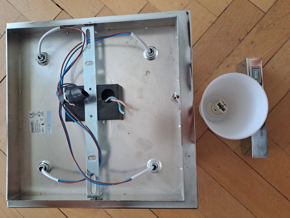 Спот лампи за таван и лампа за стена