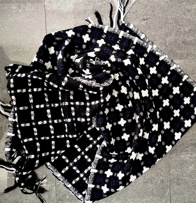 Елегантни дамски шалове