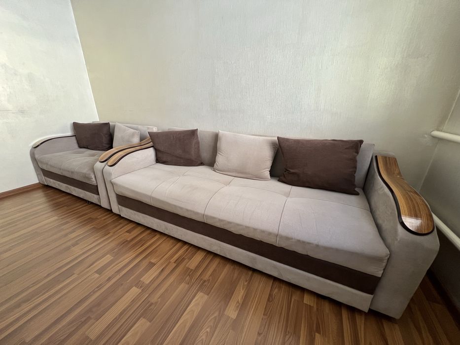 Продается диван для гостинной