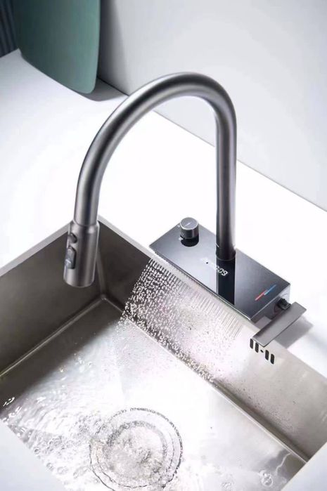 Кухонный смеситель с термо датчиком.