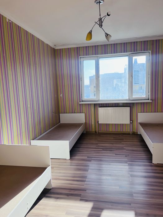 Кровать без матраса