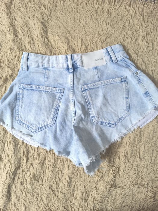 Продам шорты джинсовые