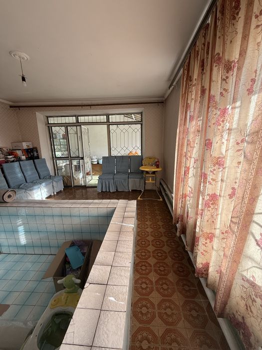 продаётся двухэтажный дом с бассейном и баней