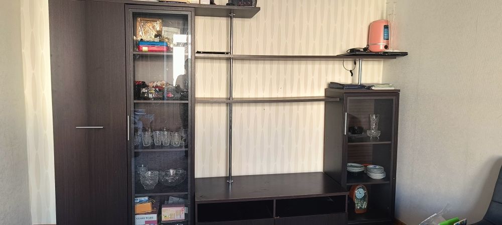 Продам стенку срочно.