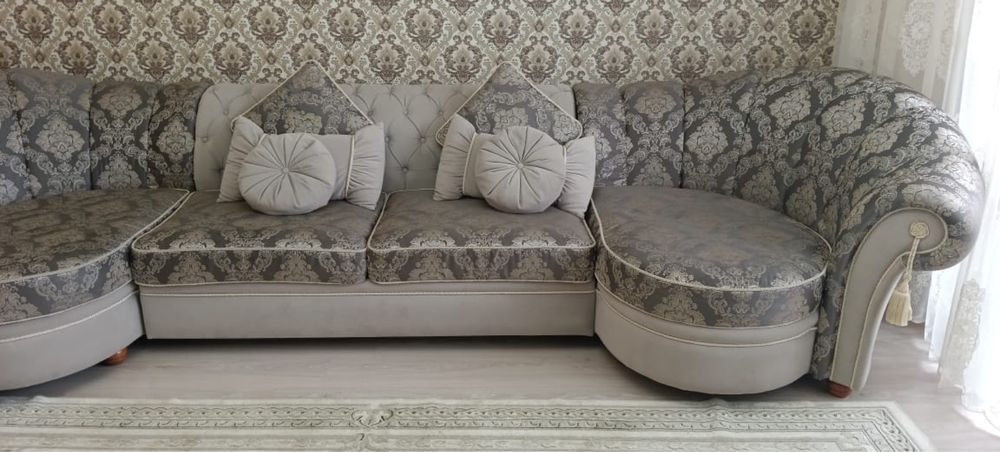 Продаю диван для зала