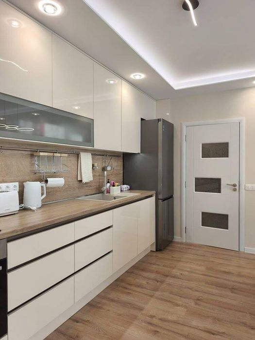 Дава се под наем Тристаен апартамент в Бургас, Възраждане - 93 кв.м за 1196.97 € - Снимка #1