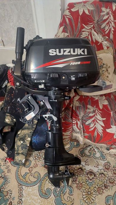 Продаётся подвесной лодочный мотор  Suzuki 6 лошадиных сил 4х тактный