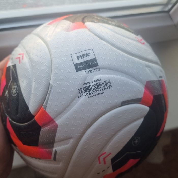 Мячи адидас , новые