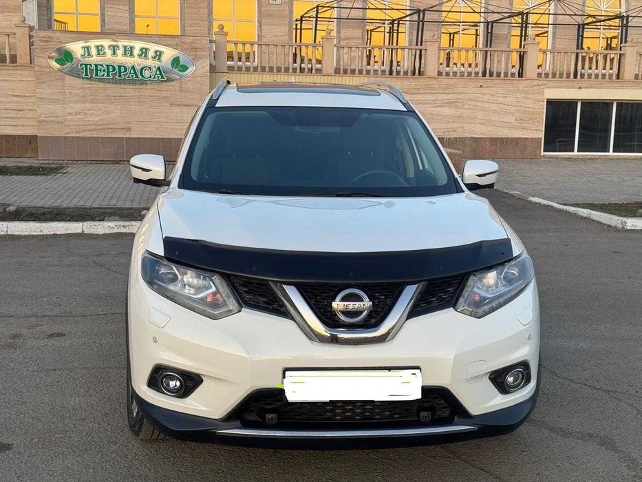 Автомобиль NISSAN