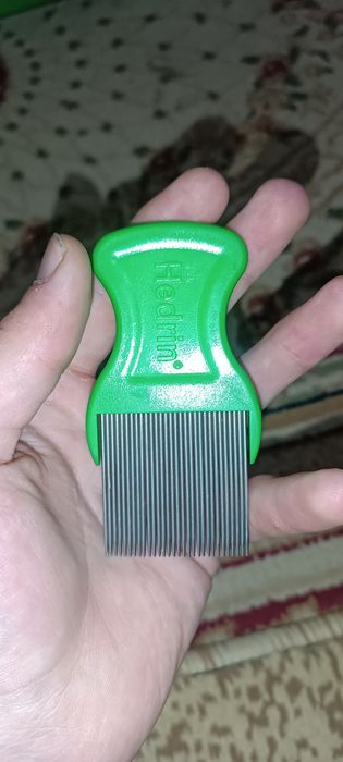 Посуды для кошки: 2 Миски, латок+лопатка, лежанка, расческа, ошейник