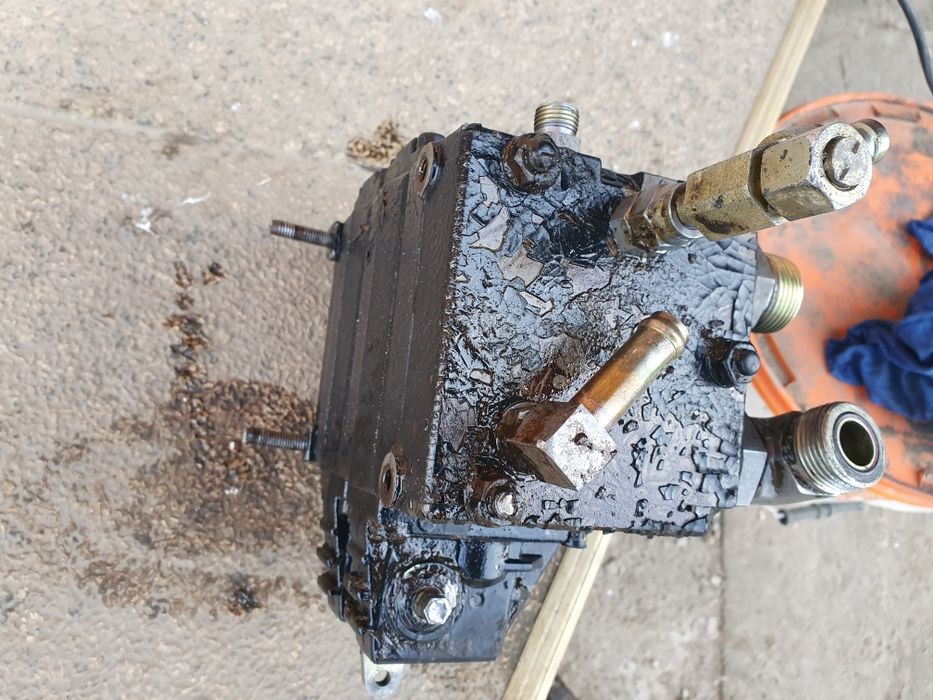 Distribuitor caterpillar