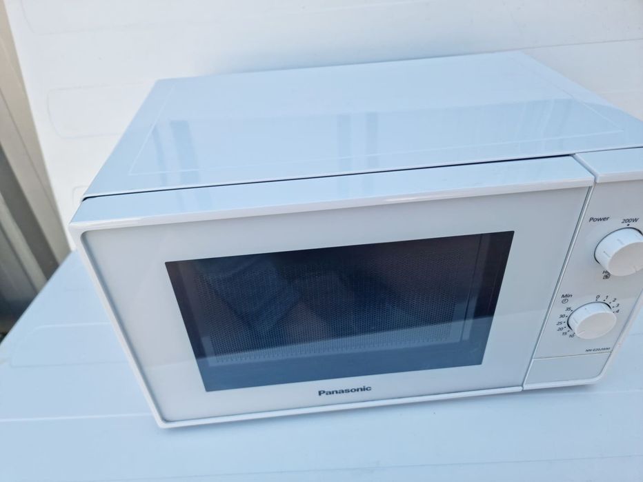 Cuptor microunde Panasonic NN-E20JWMEPG,20l 800w