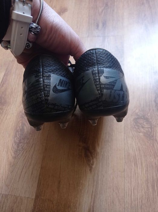 Черен петък -бутонки Nike