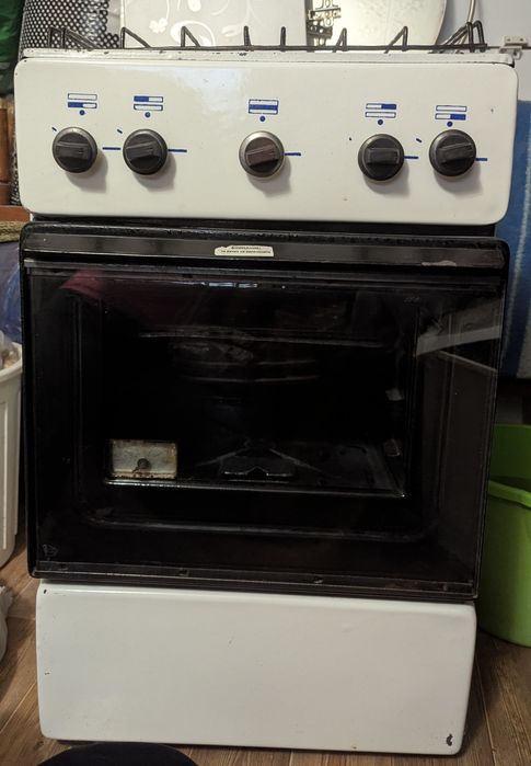 Плита газовая рабочая и противни