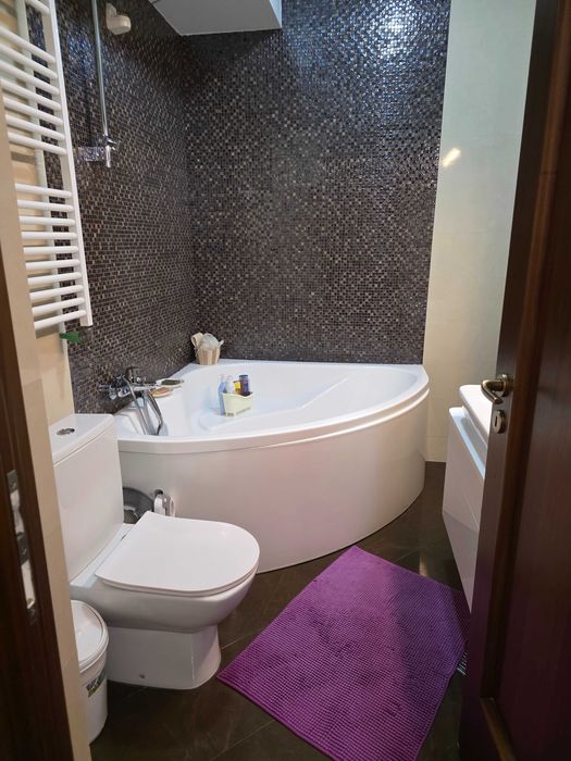 Apartament 3 camere cu curte si parcare proprie Parc Bazilescu