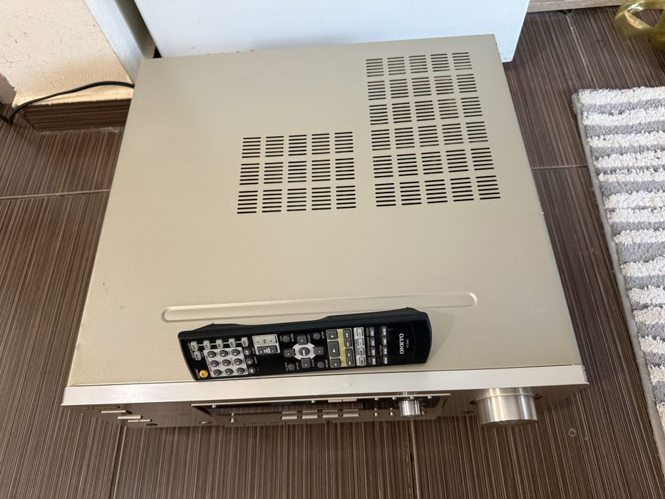 Onkyo TX-DS757 Мощен ресивър