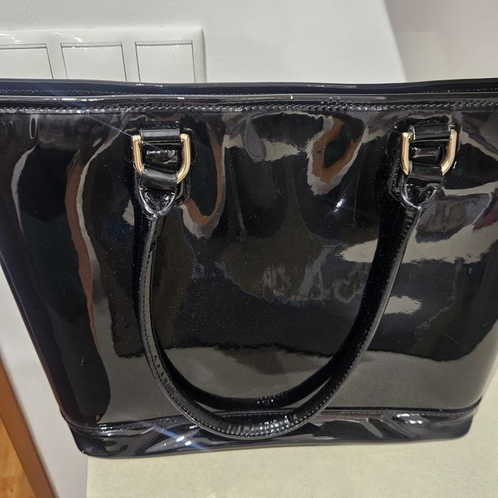 Guess Lux ръчна лачена