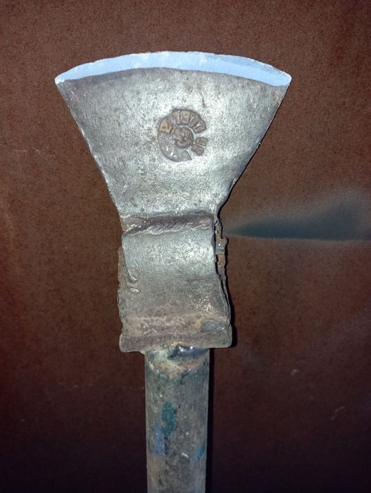 Продам хороший ледоруб.