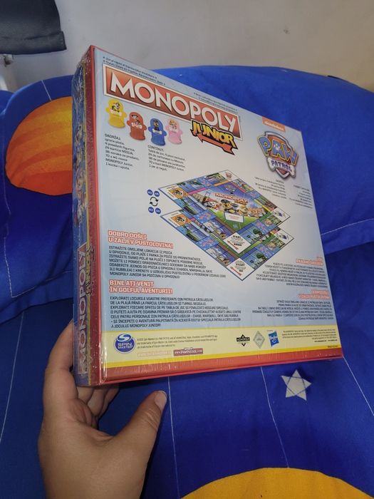 Vand Monopoly nou are inca folia pe el