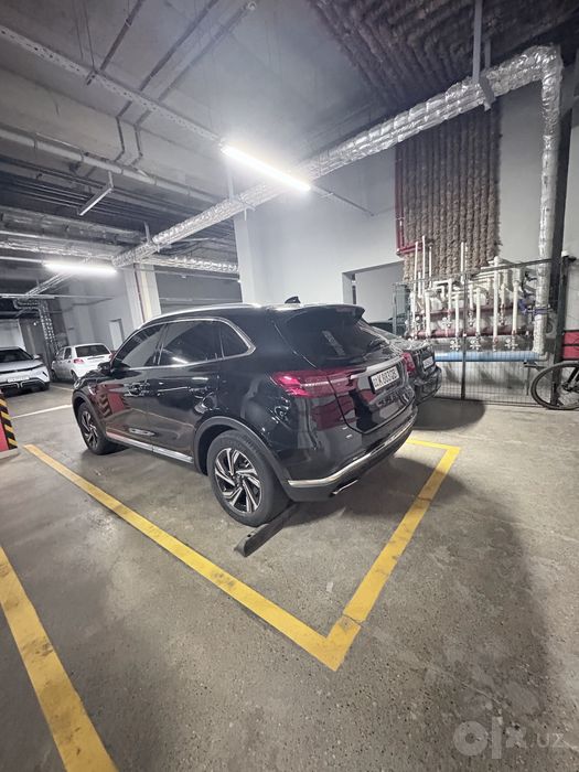 Hongqi HS5 2023 Full pozitsa 4x4 turbina