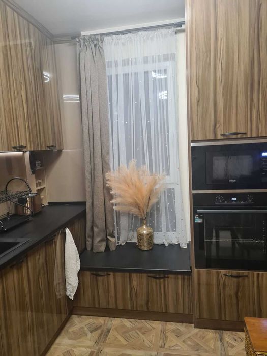 Дава се под наем Тристаен апартамент в София, Света Троица - 85 кв.м за 918 € - Снимка #9