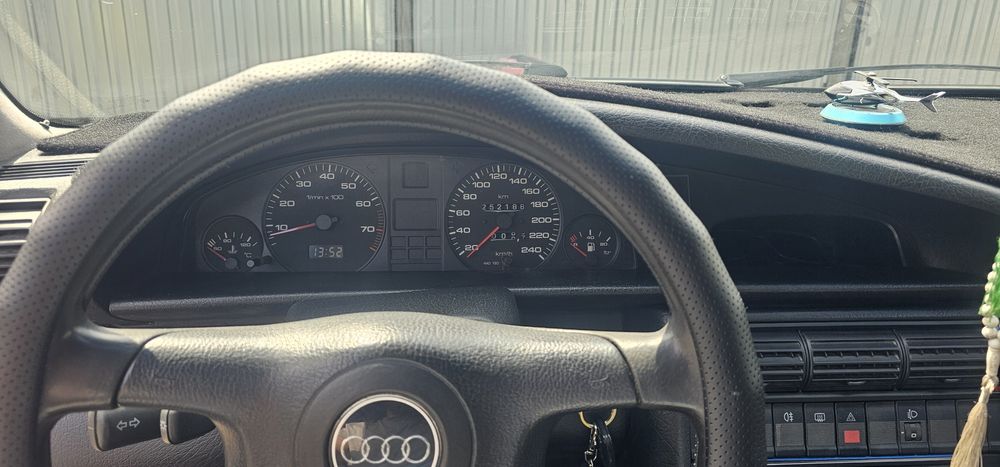 Продам Audi 100C4