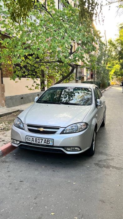 Продаётся своя  Gentra Lacetti