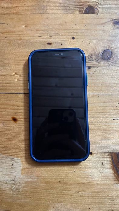 Айфон 11 в хорошем состояние