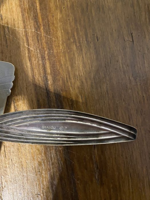 Farfurii ornament ; cuțit argint , paletă argint cu maner sidef