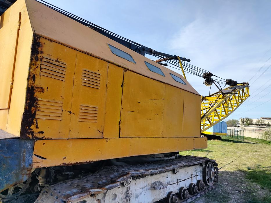 Гусеничный кран МКГ 25Бр