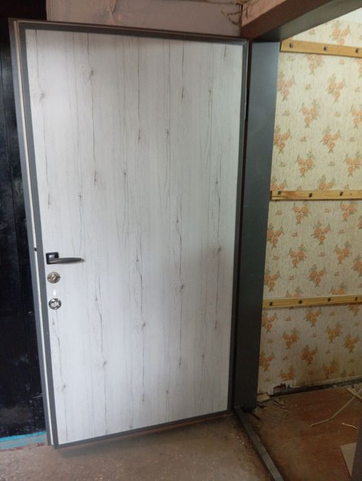 Дверь в кладовке