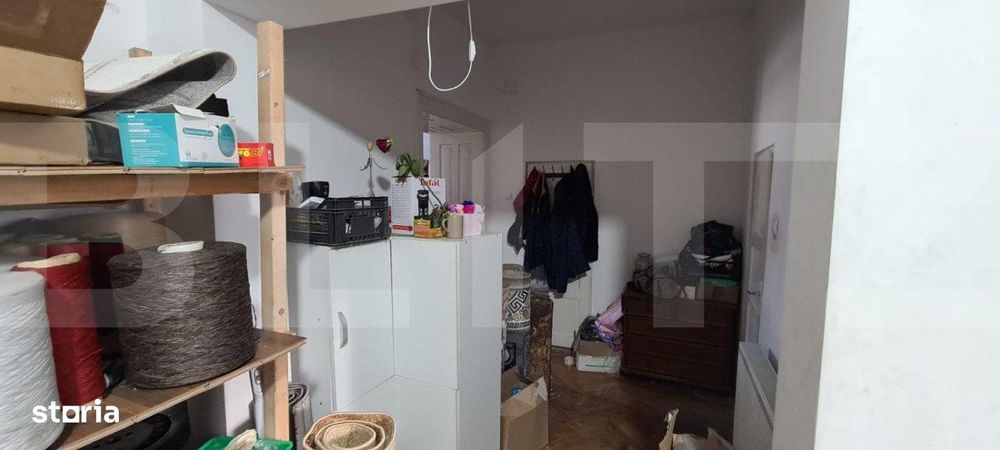 Spatiu comercial, casa veche si teren