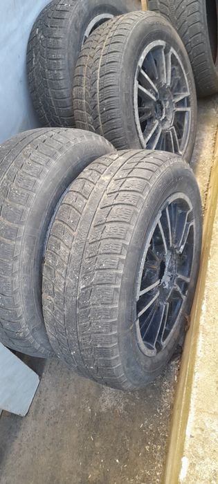 Jante aliaj echipate cu cauciucuri de iarna