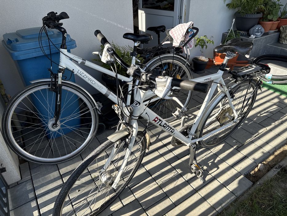 Vind  set doua biciclete  una de barbati si una de femei