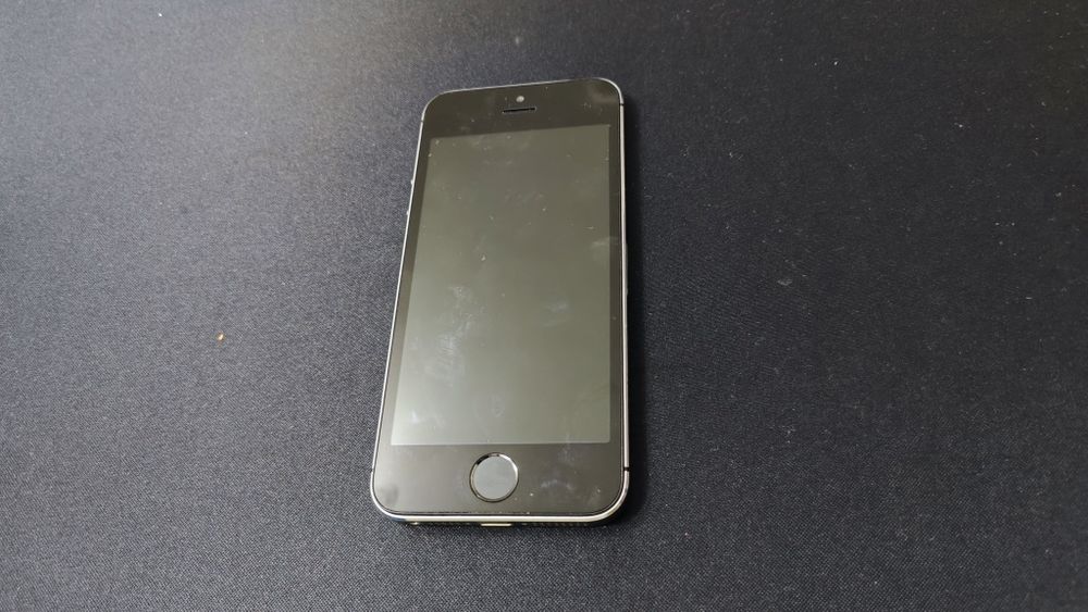 Смартфон Xiaomi 13 + iPhone 5S