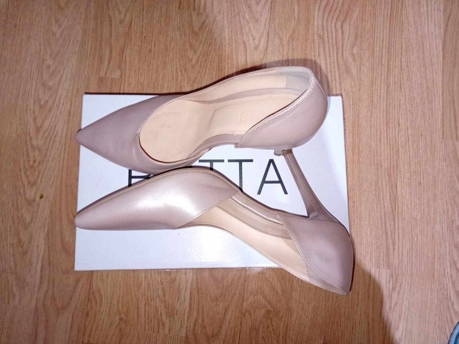 Pantofi cu toc stiletto