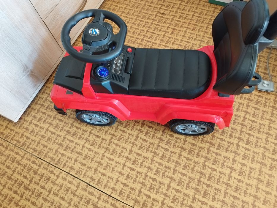 Детска кола за бутане с родителски контрол