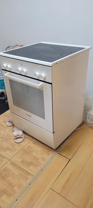 Продам электро плиту  BOSCH
