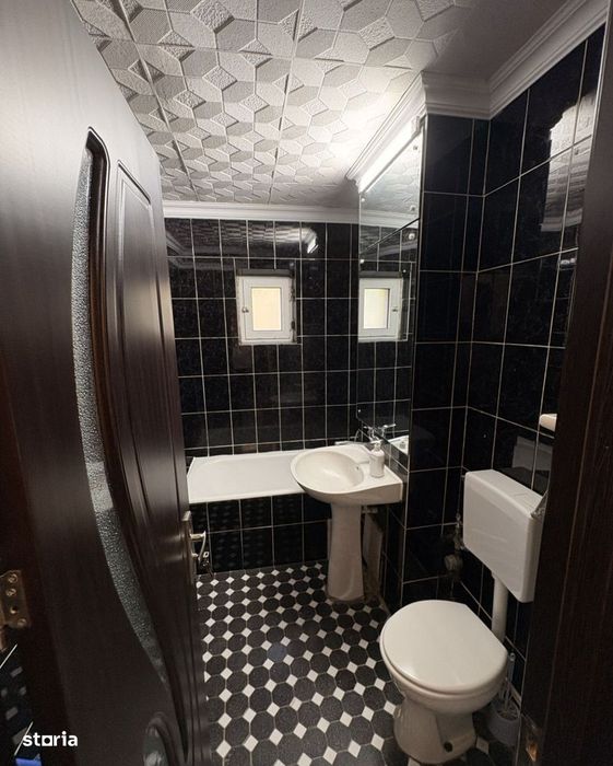 2 camere decomandate,1 Mai, centrală proprie,AC,liber, parchet,gresie