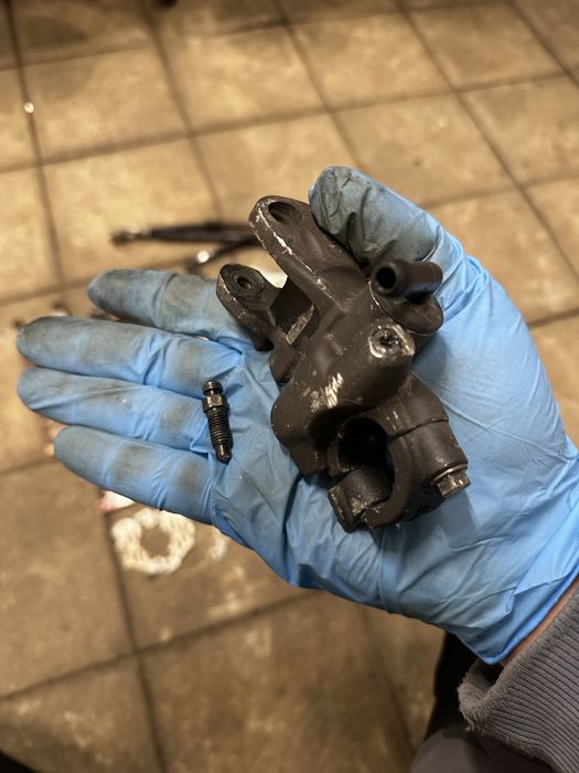 Спирачни аарати, маркучи и помпа SUZUKI