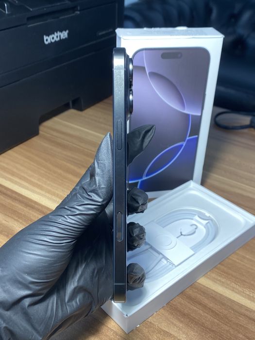 iPhone 16 Pro Max • 256 GB • Black Titanium