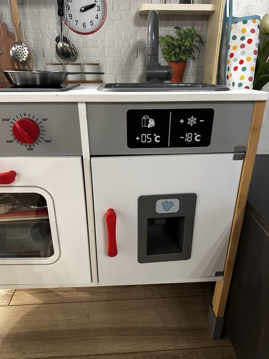 Децка дървена кухня