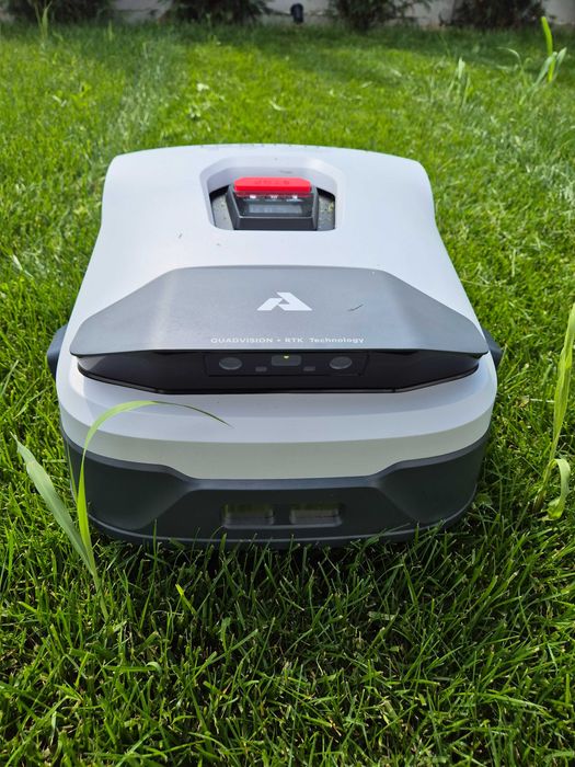 Robot de tuns gazonul ANTHBOT Genie, fără fir perimetral Genie 600 | 900m²
